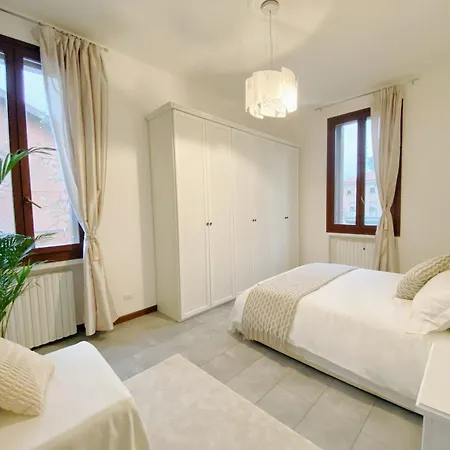 Apartment Gris Apartment: Venice