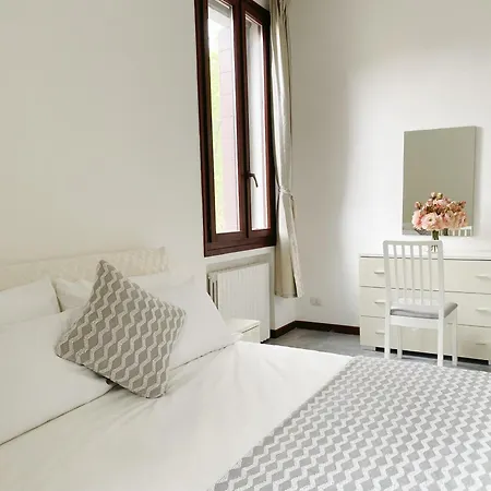 Gris Apartment: Venice *