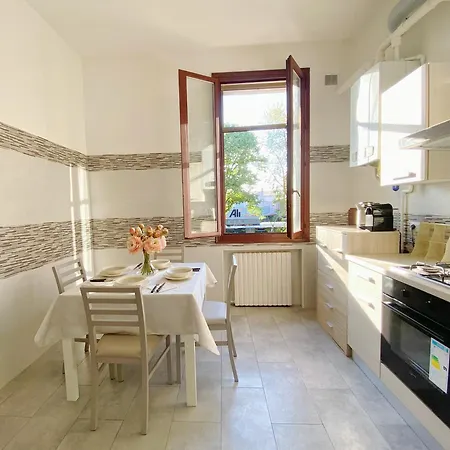 Gris Apartment: Venice